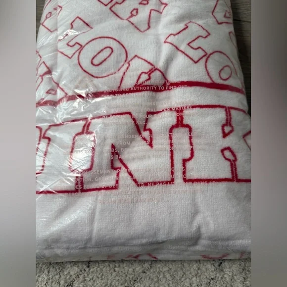 VS PINK Love Pink Terry Beach Towel - Picture 3 of 3